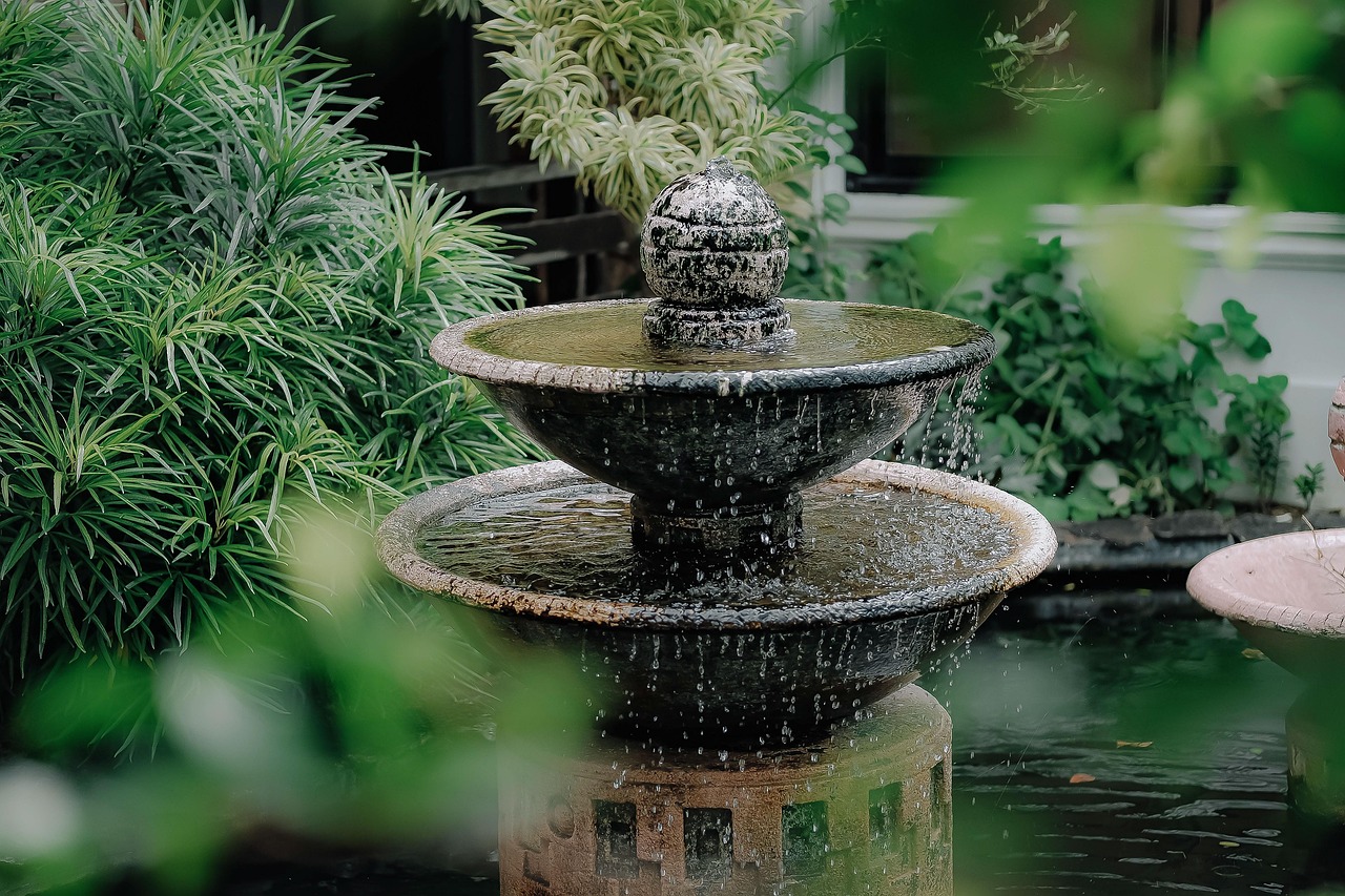 Patio tuin met diverse geluidselementen Patio tuin met diverse geluidselementen
